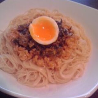 納豆と高菜漬けの温そうめん